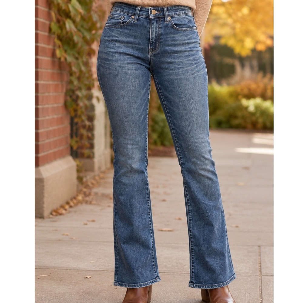 Express Jeans Womens Medium Wash Low Rise Bootcut Distressed Denim Pants 0